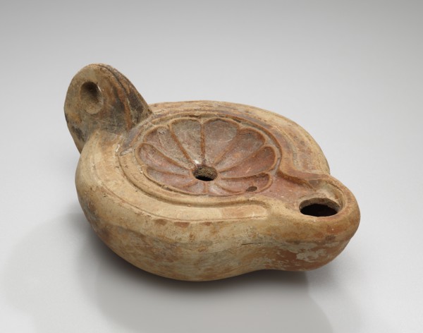 Lamp, North Africa; 1st - 4th century; Terracotta; 2.6 x 7.1 x 10 cm, 1 x 2 13,16 x 3 15,16 in