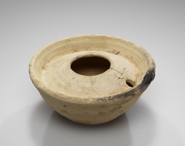 Lamp, Asia Minor; 1st - 4th century; Terracotta; 3.5 x 8.5 x 8.5 cm, 1 3,8 x 3 3,8 x 3 3,8 in