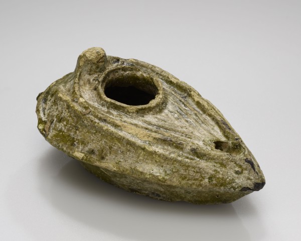 Lamp, Syria; 5th - 6th century; Terracotta with green glaze; 3.2 x 6 x 9.5 cm, 1 1,4 x 2 3,8 x 3 3,4 in