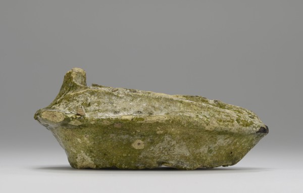 Lamp, Syria; 5th - 6th century; Terracotta with green glaze; 3.2 x 6 x 9.5 cm, 1 1,4 x 2 3,8 x 3 3,4 in