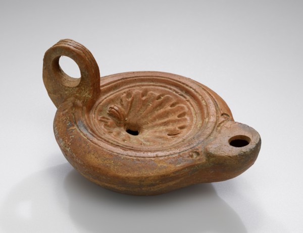 Lamp; Anatolia; 1st - 4th century; Terracotta; 2.6 x 6.7 x 8.9 cm, 1 x 2 5,8 x 3 1,2 in