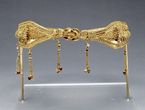 Diadem; Egypt; 220 - 100 B.C; Gold, glass paste, bone or pearl, garnet, carnelian and moonstone; 9 × 17.5 cm, 113.9 g