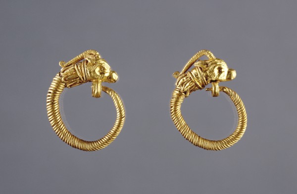 Hoop Earrings with Antelope Head Finials; Alexandria, Egypt; 220 - 100 B.C; Gold; 2.2 cm, 7,8 in