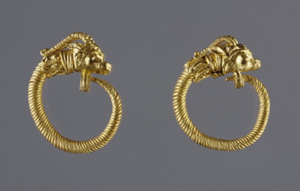 Earrings; Alexandria, Egypt; 220 - 100 B.C; Gold; 2.2 cm, 7,8 in