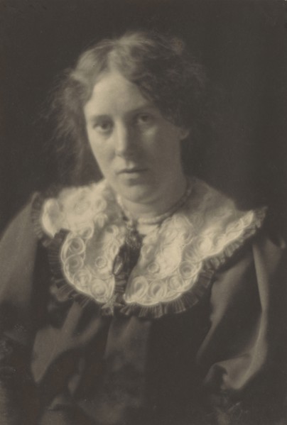 Mrs. F. H. Evans; Frederick H. Evans, British, 1853 - 1943, about 1895 - 1900; Platinum print; 18.3 x 12.4 cm, 7 3,16 x 4 7,8