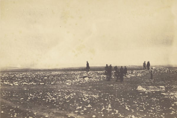Officers on the lookout at Cathcarts Hill; Roger Fenton, English, 1819 - 1869, 1855; published February 29, 1856; Salted paper