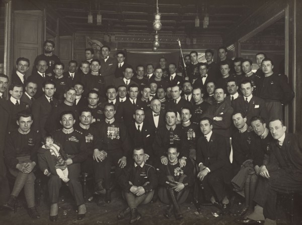 Group portrait; Fédèle Azari, Italian, 1895 - 1930, Italy; 1914 - 1929; Gelatin silver print; 16.8 x 22.8 cm, 6 5,8 x 9 in