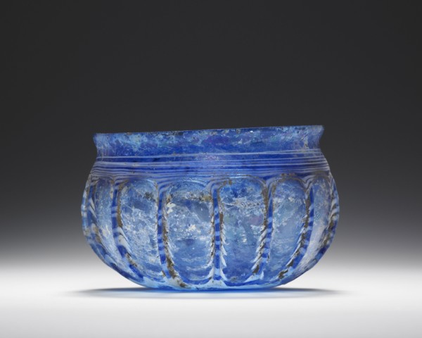 Rippenschale; Eastern Mediterranean; second half of 1st century B.C; Glass; 5.8 x 8.5 cm, 2 5,16 x 3 3,8 in