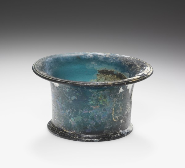 Bowl; Eastern Mediterranean or Italy; end of 1st century B.C. - 1st century A.D; Glass; 4 x 7.5 cm, 1 9,16 x 2 15,16 in