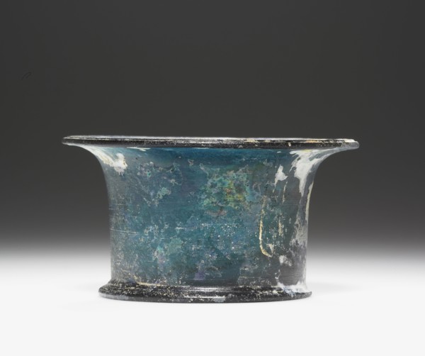 Bowl; Eastern Mediterranean or Italy; end of 1st century B.C. - 1st century A.D; Glass; 4 x 7.5 cm, 1 9,16 x 2 15,16 in