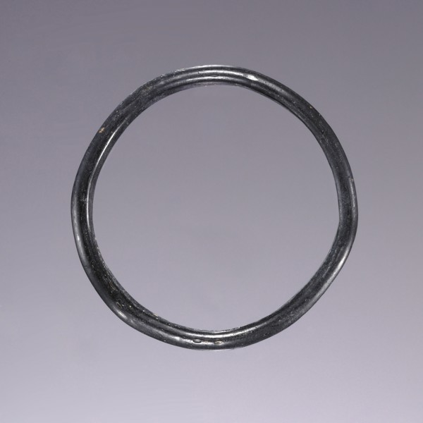 Bracelet; Eastern Mediterranean; 4th - 13th century; Glass; 5 cm, 1 15,16 in