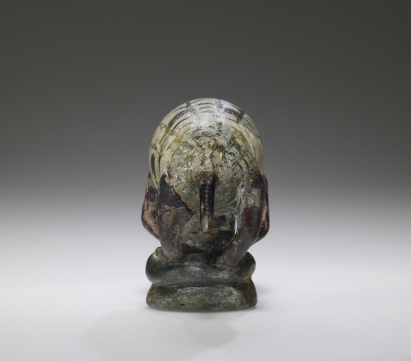 Statuette of an Ape; Eastern Mediterranean; 8th - 11th century; Glass; 8.6 x 5.4 cm, 3 3,8 x 2 1,8 in