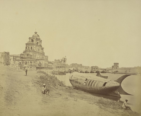 The Chattar Manzil Palace and the Royal Boat of Oude; Felice Beato, 1832 - 1909, Lucknow, Uttar Pradesh