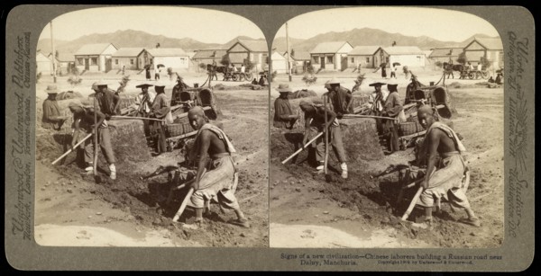 Manchuria, Signs of a new civilization, chinese laborers building a Russian road near Dalny, Manchuria, Underwood and Underwood