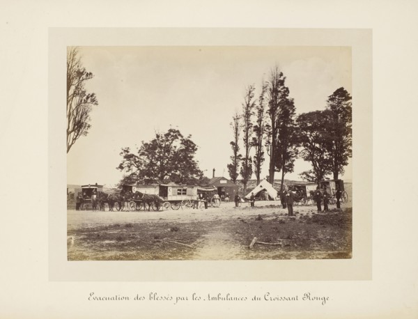 Evacuation des blessés par les ambulances du Croissant Rouge, photographs of the Ottoman Empire
