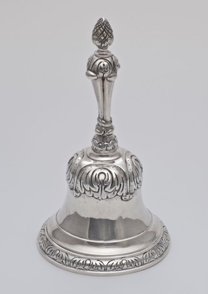 Silver handbell with pine cone as bud, handbell sound silver, mold poured bell-shaped bell with claw baluster shaped fluted stem