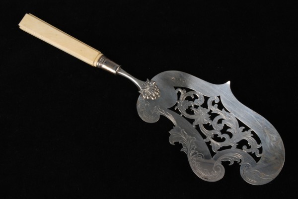 Silver fish scoop with open worked design and ivory stem, fish scoop shovel kitchenware silver ivory, sawn engraved cast