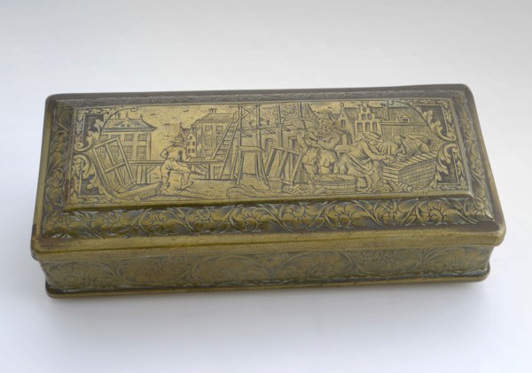 Copper tobacco box with image housing, tobacco box holder metal copper, cast engraved Flat elongated box with right angles