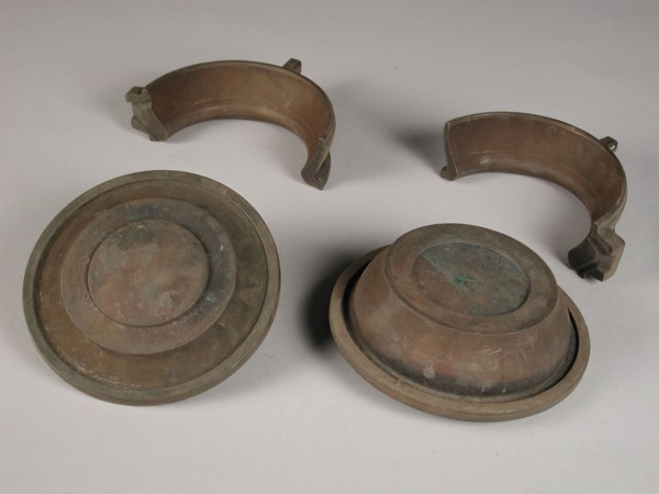 Four-piece bronze mold for top of chamber pot with initials IVDP and 1752, cast molding tool tools base metal bronze, and 1752