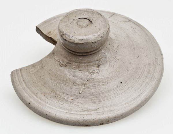 Stoneware lid fragment with button, lid closure pot holder soil find ceramic stoneware icing salt glaze, hand-turned glazed
