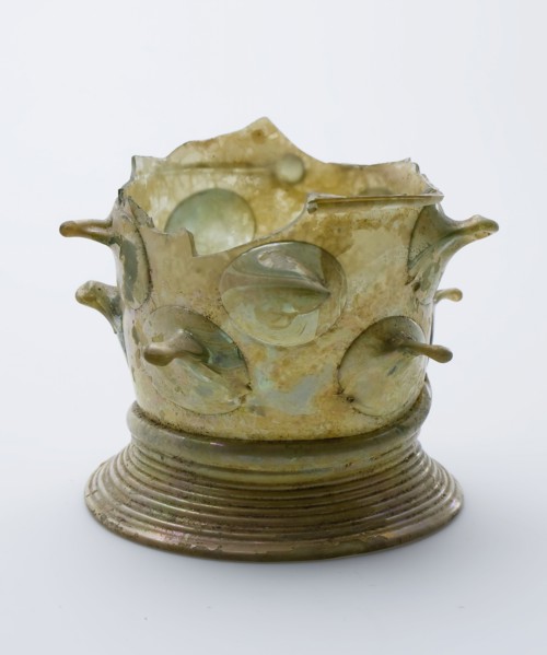 Fragment of foot, soil, trunk and calyx of berkemeier, berkemeier drinking glass drinking utensils tableware holder soil find