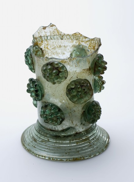 Fragment of soil, stem and calyx of roemer, roemer drinking glass drinking utensils tableware holder soil find glass forest