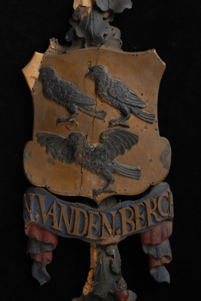Carved wooden ornament with four crowned coats of arms, coat of arms information form wood carving sculpture sculpture wood