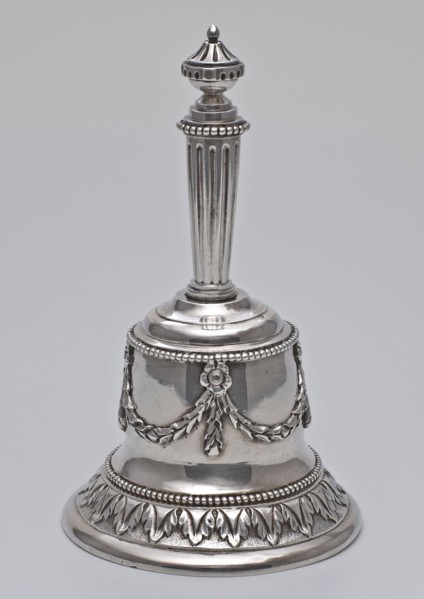 Silversmith: Johannes La Blanc, Bell-shaped, silver bell with clapper, decorated with leaf garlands, acanthus leaf motifs and