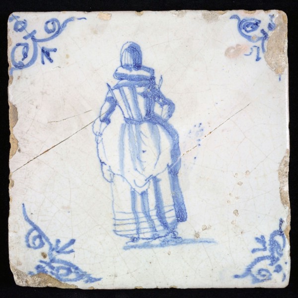 Figure tile, blue with lady with millstone collar and recorded overcoat, seen from the back, corner pattern ox's head, wall tile