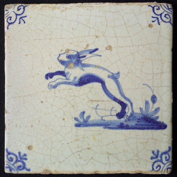 Animal tile, jumping hare to the left on ground, in blue on white, corner motif oxen head, wall tile tile sculpture ceramic