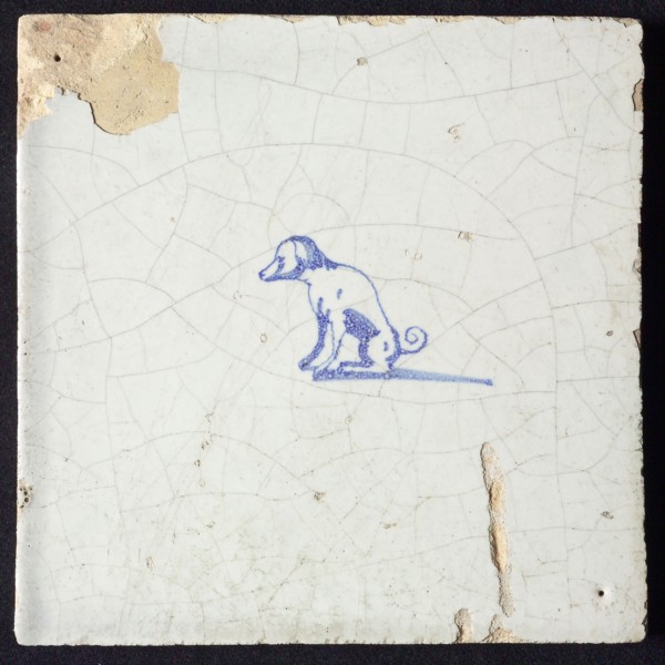 Animal tile, sitting dog to the left, in blue on white, without corner motif, wall tile tile sculpture ceramic earthenware glaze