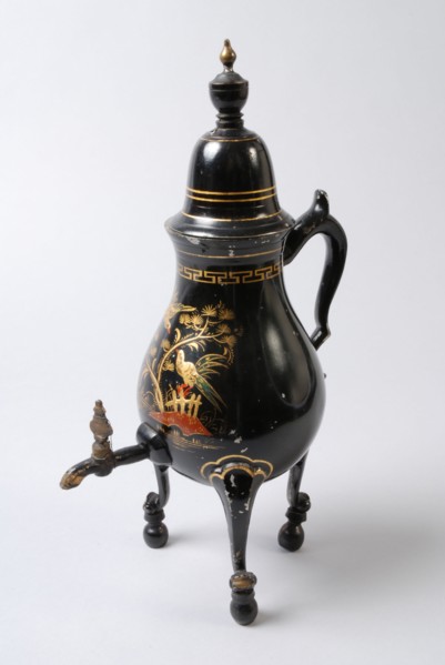 Black lacquered tap jug with decoration in gold, standing on three high legs, with separate lid, tap and jug holder tin copper