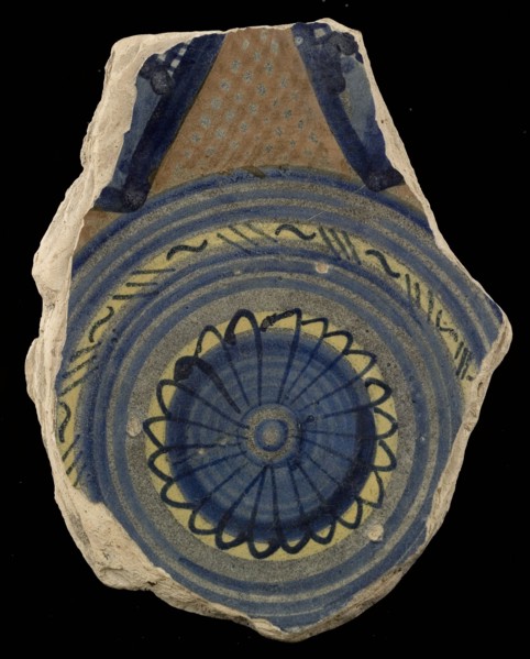 Fragment majolica dish, polychrome, rosette in the middle, plate crockery holder soil find ceramic earthenware enamel, baked
