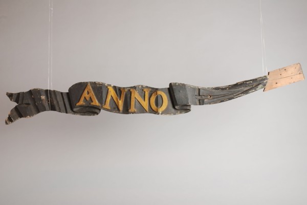 Two carved ribbons with text ANNO and 1820, wood carving sculpture visual material wood paint blank metal, ANNO bridge bridge