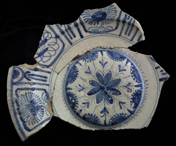 Fragment majolica pancake dish, blue on white, stylized floral decor, border in Wanli style, dish crockery holder soil find