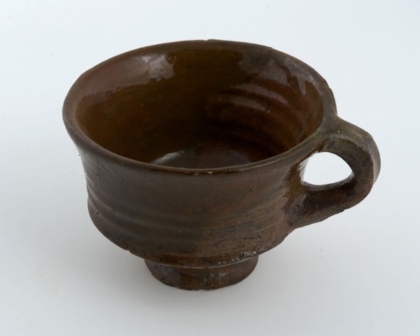 Earthenware head with band ear, bottom tapered, on stand ring, cup crockery holder soil find ceramic earthenware glaze, hand