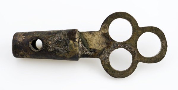 Marked, copper stopper with handle in the form of tripod, stop closure part ground find bronze copper metal, cast sawn Mottled