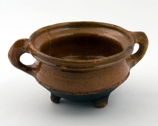 Pottery cooking pot on three legs, with two standing bands, grape cooking pot tableware holder kitchenware earthenware ceramics