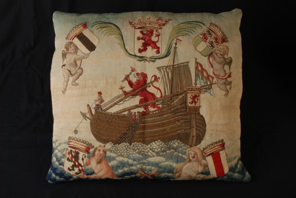 Cushion sheet of cushion of the Collegie van de Grote Visserij, cushion sheet pillow sheep wool wool silk, textile tapisserie
