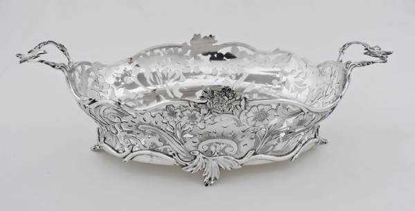 Silversmith: Anthony Huijs, Silver, oval bread basket with openwork walls decorated with birds and flower and leaf motifs