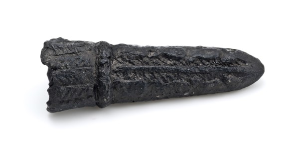 Pewter point of knife edge or quiver with relief embossed, leather batter, scabbard sheath case bottom tin tin metal, cast