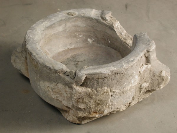 Hard stone mortar, auger equipment freestone stone cement, mince Round hard stone mortar on flat square base.