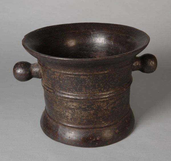 Bronze mortar with two handles, auger equipment bronze, edge 35.5 cast Around body on raised foot in the middle band