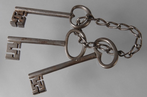Bunch of keys: three iron keys with solid key stems and cruciform beards in beard, connected by means of an iron chain, key