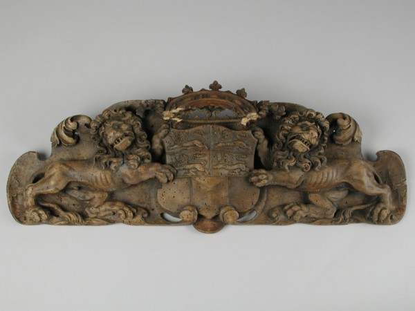 Carved city coat of arms of Rotterdam, two lions holding crowned coat of arms, coat of arms information form carvings sculpture