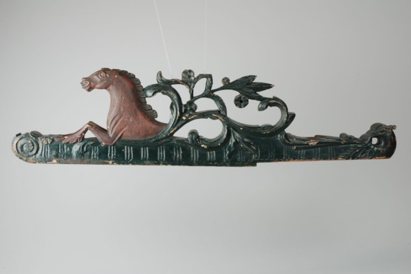 Kortevagen, horse, carved wooden rear crate of peasant toy, rear crate ornament part wood carving sculpture footage wood paint