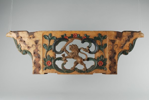 Sheaf of farm wagon with carved lion with sword and arrows bundle, meager wood carving sculpture wood painting, Schamel