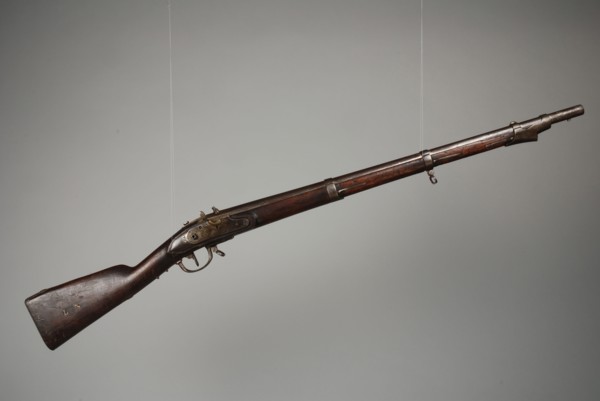 Sapper's gun M1815 or percussion gun with ramrod and bayonet, used by the boys of the Reformed Orphanage, Rotterdam, rifle