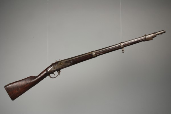 Sapper's gun M1815 or percussion rifle with ramrod and bayonet, used by the boys of the Reformed Orphanage, Rotterdam, rifle