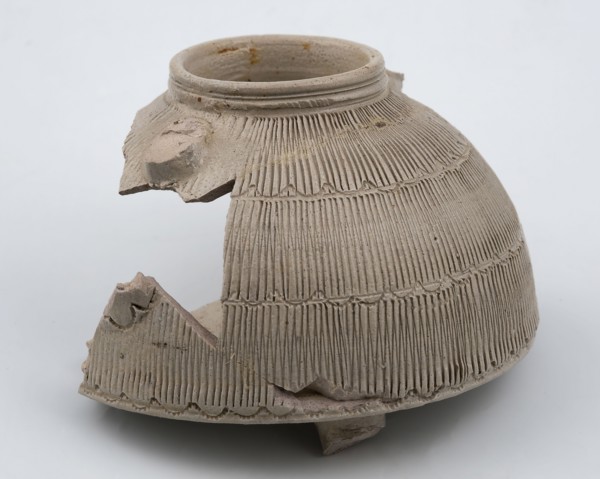 Fragment of stoneware inkwell in the shape of beehive, inkwell fragment soil finding ceramic stoneware glaze salt glaze, edge
